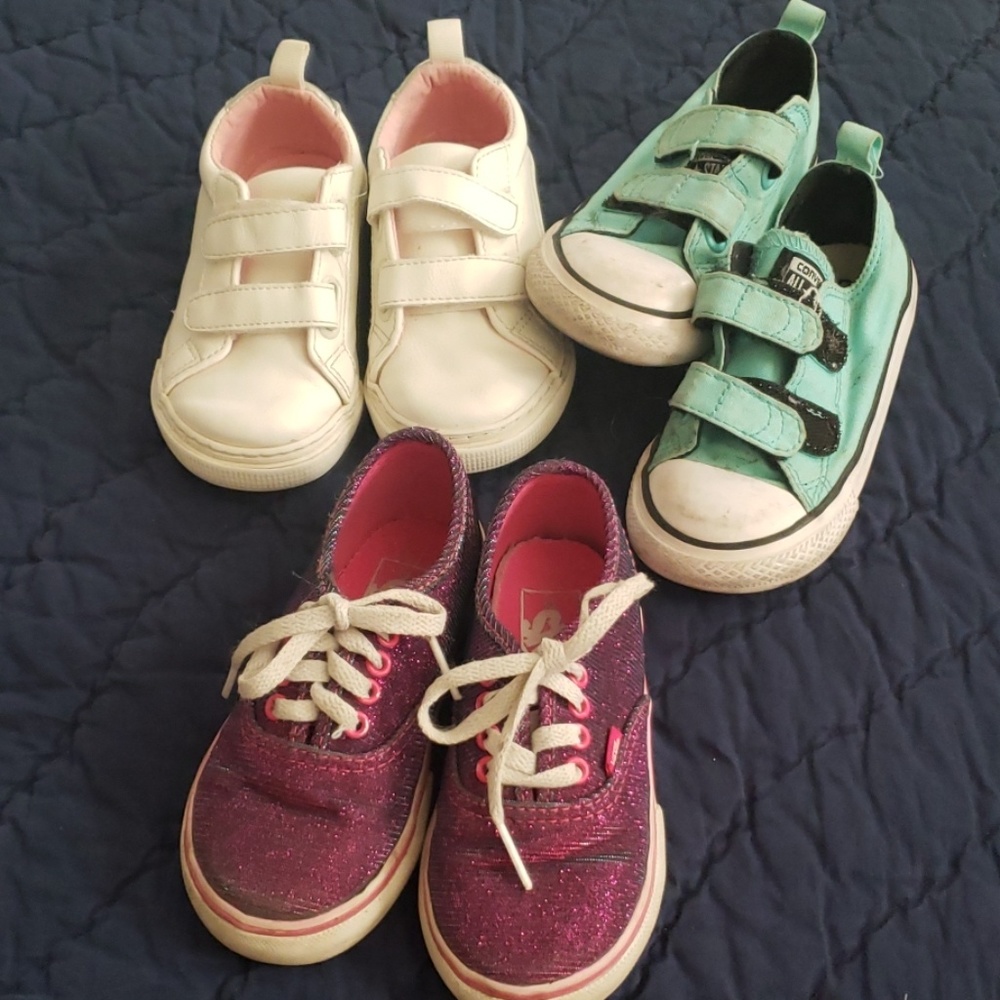 Size 8 tennis shoes